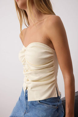 Ekru Inci Islemeli Straplez Vucudu Saran/Fitted Triko Bluz TWOSS25BZ00596