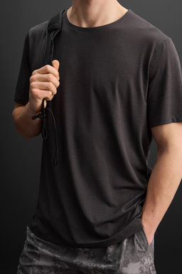 TEXTURED TRAINING T-SHIRT - Zara фото 6