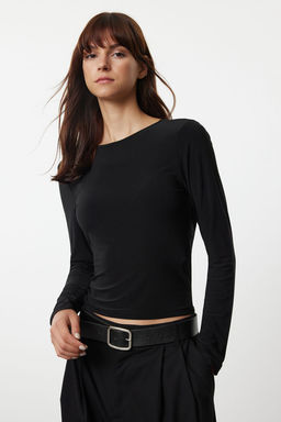 Trendyolmilla Siyah S?rt Dekolteli Fiyonk Detayl? Esnek Regular/Normal Kal?p Orme Bluz TWOAW25BZ00175