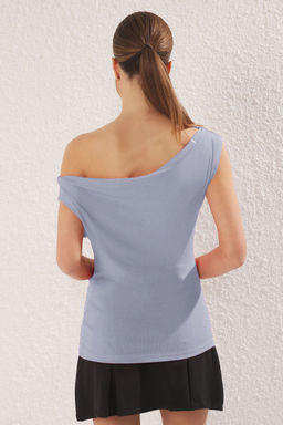 Trendyolmilla Ekru Kay?k Yaka Fitted Viskoz/Yumusak Kumasl? Esnek Orme Bluz TWOSS24BZ00090 фото 10