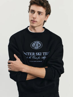 Толстовка с принтом на груди / Zarina