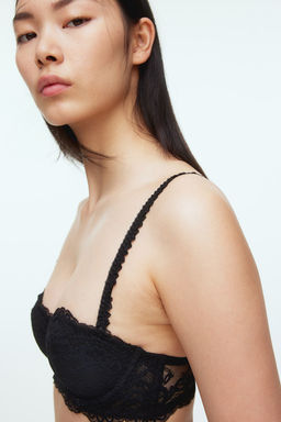 Sujetador balconette acolchado de encaje