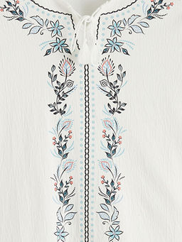 Ba?lamal? Yaka ?i?ekli Bluz