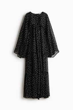 Vestido escalonado con capa decorativa