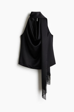 Top de sat?n con fular decorativo