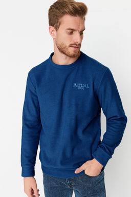 TRENDYOL MAN Gri Regular/Normal Kesim Bisiklet Yaka Anti-pilling Polar Yaz? Bask? Sweatshirt TMNAW23SW00340
