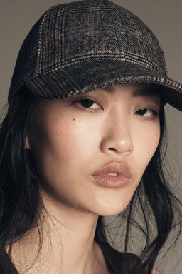 GORRA CON LANA CUADROS / Gris