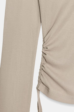 CAMISETA ESCOTE PICO LAZADAS / Marr?n / Topo - Zara фото 8