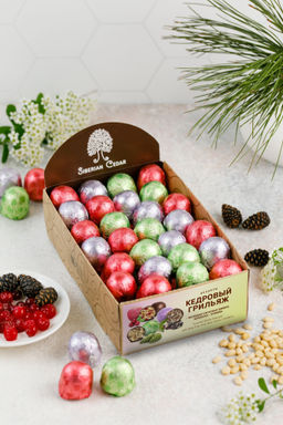 Кедровый грильяж ассорти / клюква, сосновая шишка, черемуха / шоу-бокс/ 540 г / ТМ Сибирский кедр