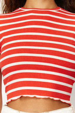 Trendyolmilla Haki Cizgili Baby Overlok Detayl? Fitted/Vucuda Oturan Crop Fitilli Orme Bluz TWOSS23BZ00506  фото 4