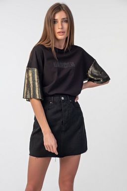 Футболка оверсайз с зелеными пайетками