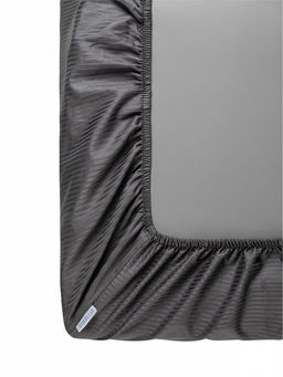 Проcтыня натяжная сатин-страйп 90x200+25 темно-серый сатин - Denastia фото 4