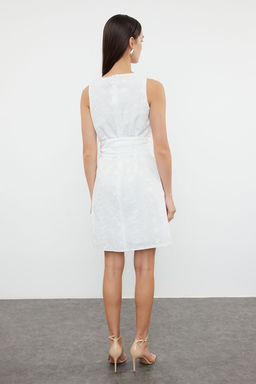 Beyaz Kusakl? A Kesim Brode Mini Dokuma Elbise TWOSS24EL01045 - Trendyolmilla фото 10