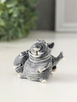 Сувенир "Кот с большой рыбиной" 4,8 см