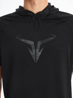 Kap??onlu K?sa Kollu Bask?l? Erkek Ti??rt