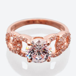 Diamantaire. Кольцо с ажурной вставкой и кубическим цирконом круглой формы