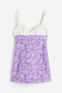Vestido corto en jacquard embellecido