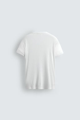 CAMISETA CUELLO PICO ESTRUCTURA VISCOSA / Blanco