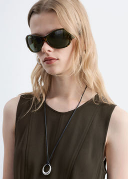 Vestido midi con l?neas de corte verticales