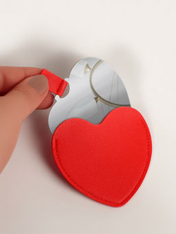 Зеркало карманное «Сердце», 8.4×9.5 см, в чехле из искусственной кожи, красное