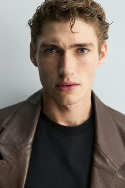 LIMITED EDITION LEATHER BLAZER - Zara фото 5