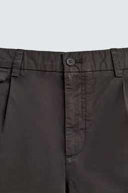 BERMUDA REGULAR FIT PLIEGUES / Marr?n