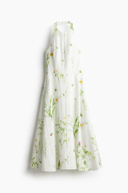 Vestido halter con vuelo