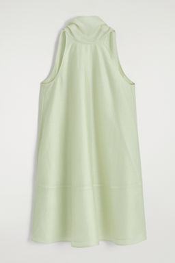 VESTIDO CORTO FLUIDO CON CUELLO HALTER