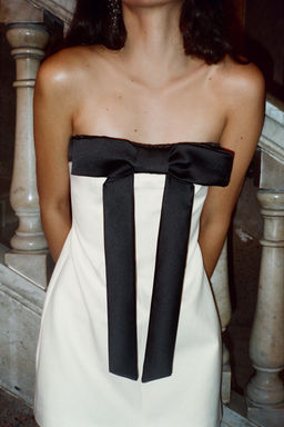 STRAPLESS DRESS WITH BOW