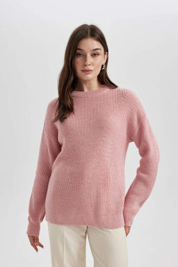 Свитер обычного кроя с круглым вырезом