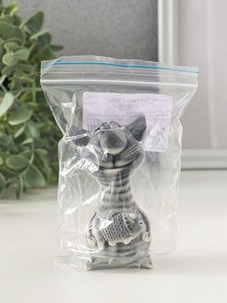 Сувенир "Кот худой с рыбой" 9,5 см