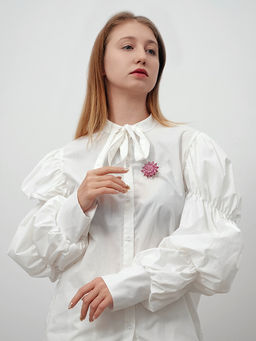 Брошь Цветок хризантема, цвет малиновый в серебре