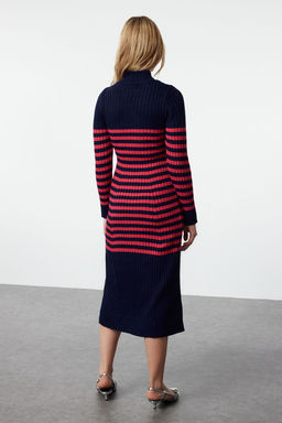 TRENDYOLMILLA Lacivert Maxi Triko Cizgili Elbise TWOAW24EL00091 фото 5