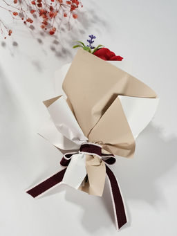 Букет из мыльных лепестков для ванны «Розы в подарочной упаковке», красный, 6.9×13.7×20.5 см