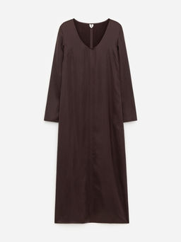 Vestido de sat?n con escote redondo
