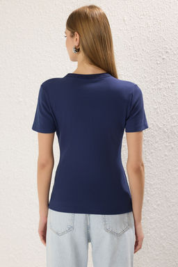 Trendyolmilla Beyaz Dugmeli Bisiklet Yaka K?sa Kol Fitilli Esnek Orme Bluz TWOSS25BZ00231  фото 4