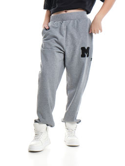 Брюки спортивные с эмблемой 22-7611 светло-серый меланж - Mini maxi фото 15