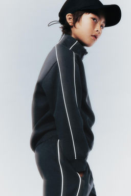 SWEATSHIRT WITH CONTRAST PIPING AND SLOGAN