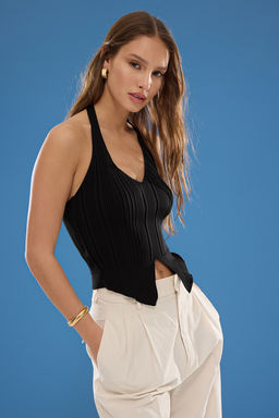 Siyah Boyundan Ask?l? Ince Bluz TWOSS25BZ00327