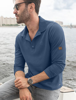 Поло из фактурного трикотажа с застежкой на пуговицы