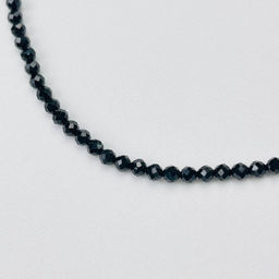 Колье из черной Шпинели