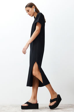 Siyah Duz T-shirt Elbise %100 Pamuk Y?rtmac Detayl? Shift/Rahat Kesim Midi TWOSS24EL00140