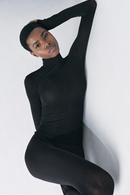 FITTED TOP WITH TOPSTITCHING - Zara фото 12