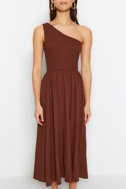 TRENDYOLMILLA Kahverengi Belden Ac?lan Ust Bedeni Gipeli Tek Omuz Midi Dokuma Elbise TWOSS23EL01830  фото 11