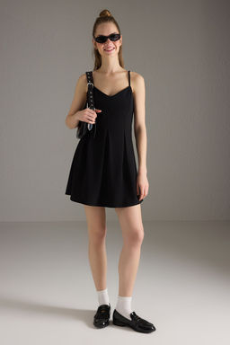 Trendyolmilla Siyah Ask?l? V Yaka Skater/Belden Oturmal? Peplum/Godeli Mini Orme Elbise TWOSS25EL00793