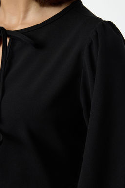 Siyah Baglama Detayl? Regular/Normal Kal?p Esnek Orme Bluz TWOAW25BZ00230