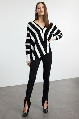 Siyah Derin V Yaka Cizgili Triko Kazak TWOAW25KZ00390 - Trendyolmilla фото 2