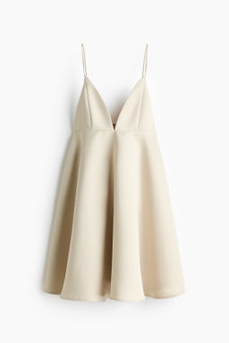 Vestido acampanado con tirantes espagueti