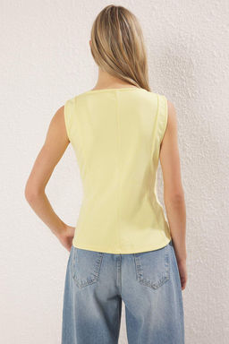 Sar? Kal?n Ask?l? Havuz Yaka Belden Oturmal? Peplum Orme Bluz TWOSS25BZ00526