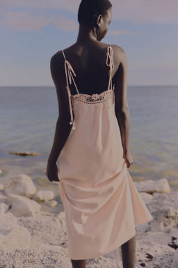 Vestido con bordado ingl?s y tirantes de lazo - H&m фото 6